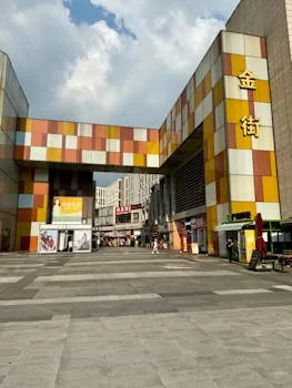 Oregon Plaza shopping center exterior